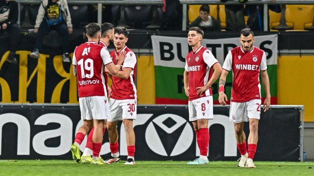 0de33dbb95fa2b0053526f4b631e995f-futbolisti-na-tsska-se-radvat-sreshtu-botev-pd